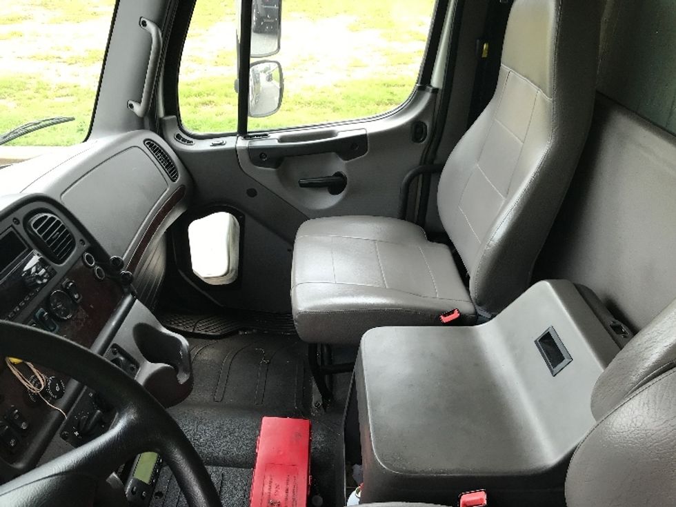 Refrigerated Truck-Light and Medium Duty Trucks-Freightliner-2019-M2-Prince George-VA-280,027\n\t\tmiles-$ 28,750 - Image 19