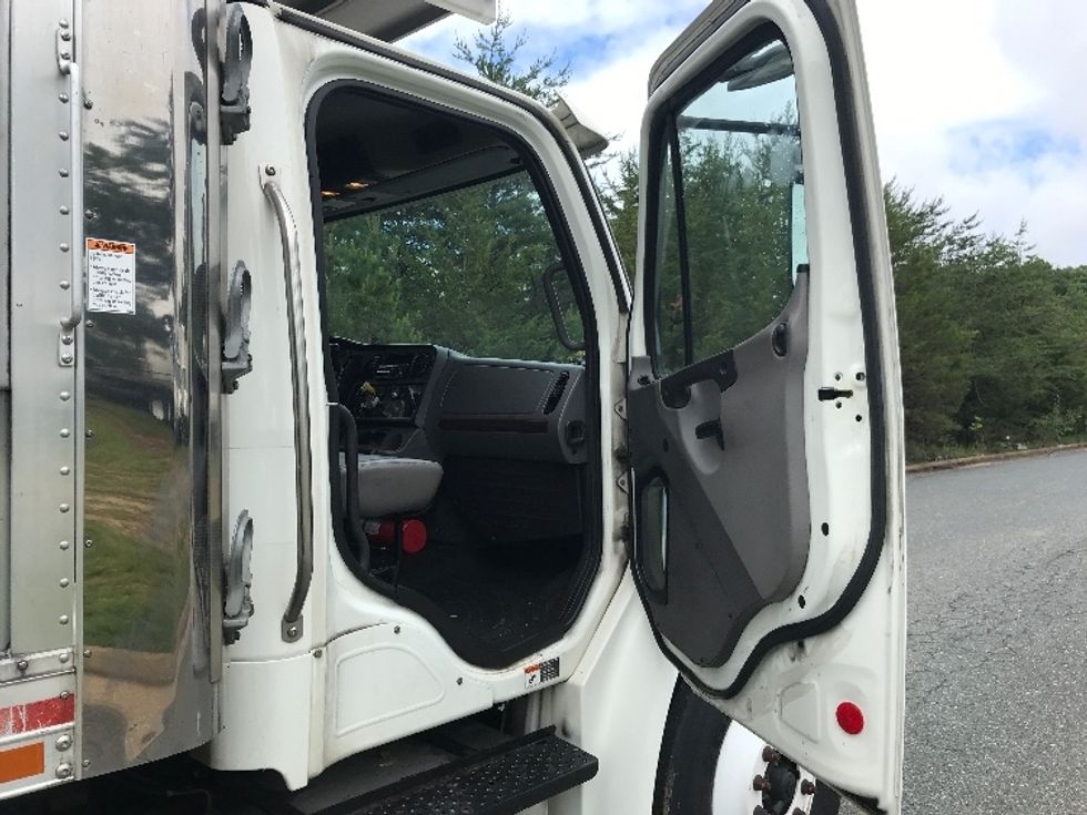Refrigerated Truck-Light and Medium Duty Trucks-Freightliner-2019-M2-Prince George-VA-280,027\n\t\tmiles-$ 28,750 - Image 20