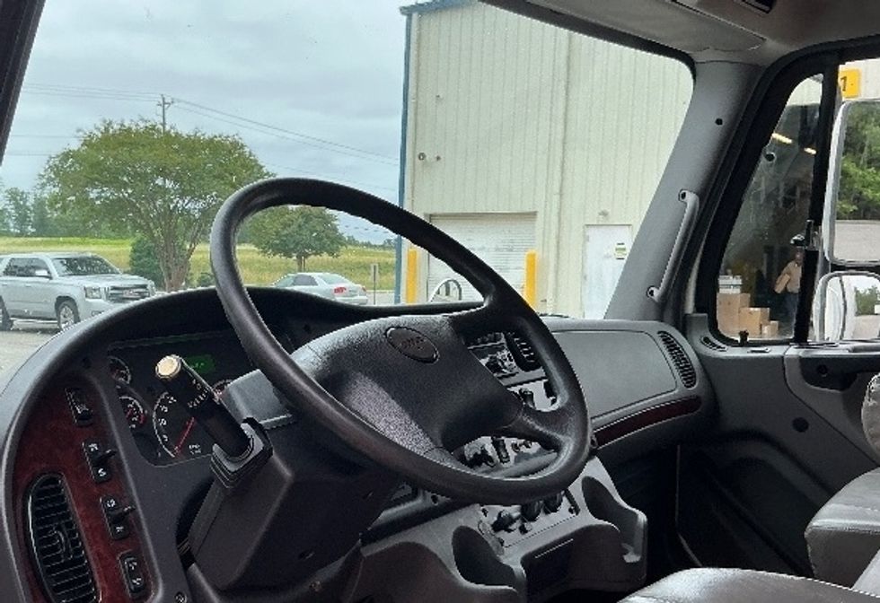 Refrigerated Truck-Light and Medium Duty Trucks-Freightliner-2019-M2-Prince George-VA-339,126\n\t\tmiles-$ 38,250 - Image 16