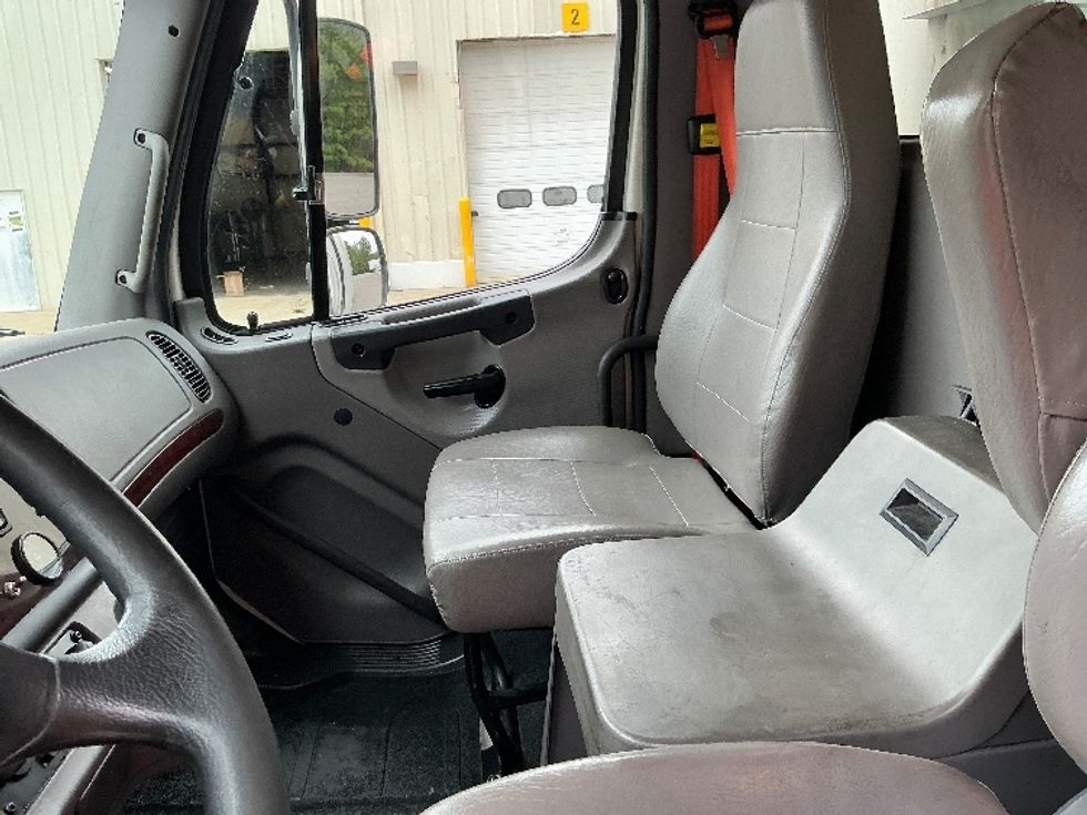 Refrigerated Truck-Light and Medium Duty Trucks-Freightliner-2019-M2-Prince George-VA-339,126\n\t\tmiles-$ 38,250 - Image 18