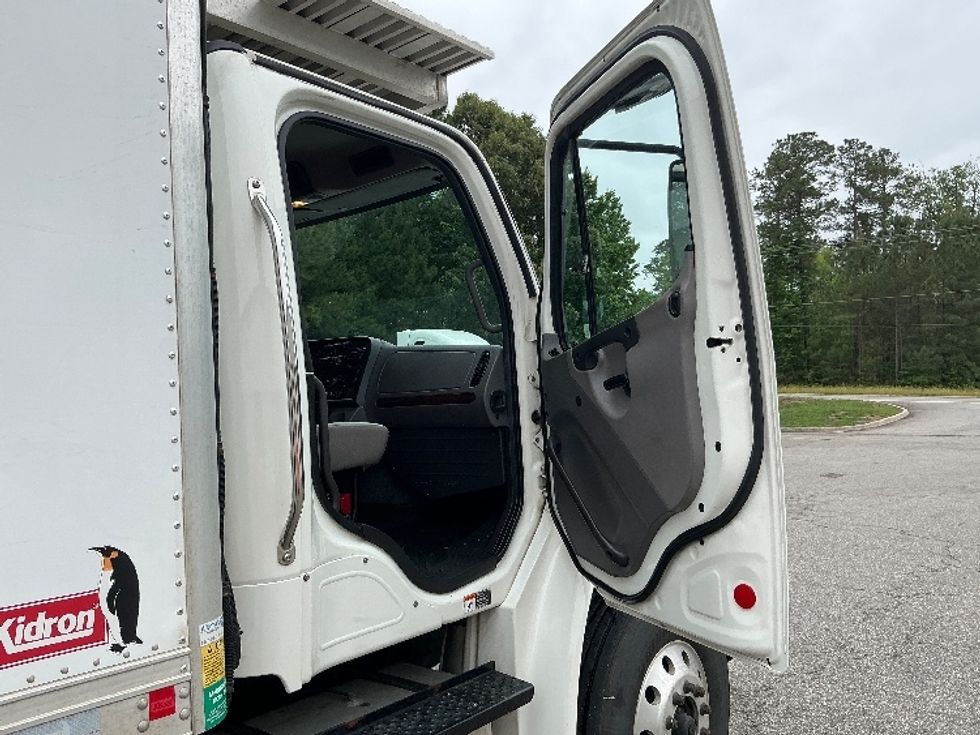 Refrigerated Truck-Light and Medium Duty Trucks-Freightliner-2019-M2-Prince George-VA-339,126\n\t\tmiles-$ 38,250 - Image 19