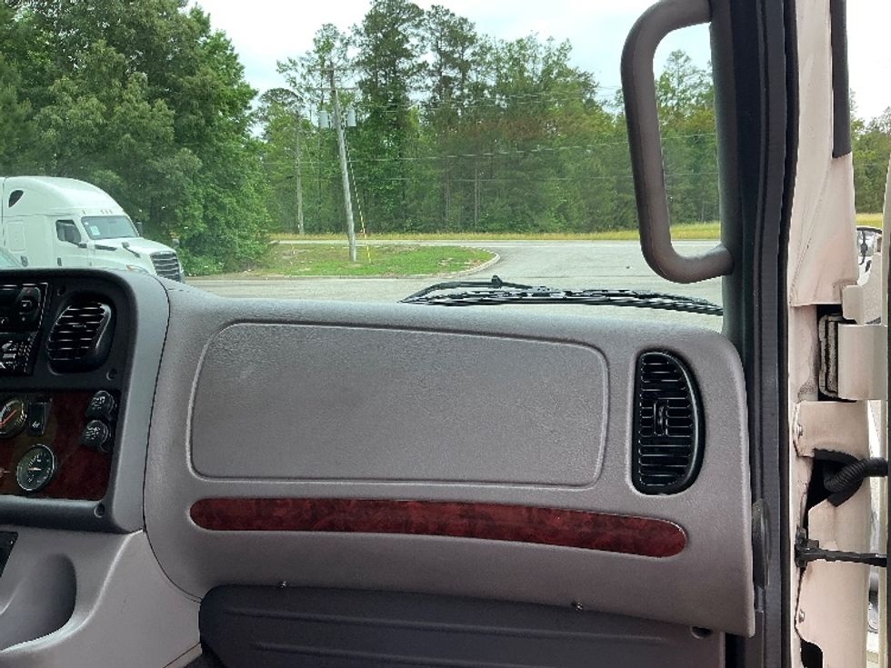 Refrigerated Truck-Light and Medium Duty Trucks-Freightliner-2019-M2-Prince George-VA-339,126\n\t\tmiles-$ 38,250 - Image 20