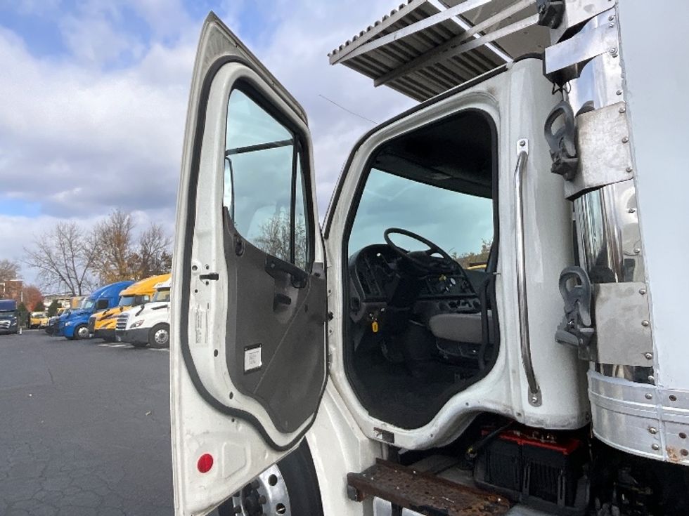 Refrigerated Truck-Light and Medium Duty Trucks-Freightliner-2019-M2-Reading-PA-384,065\n\t\tmiles-$ 21,250 - Image 15