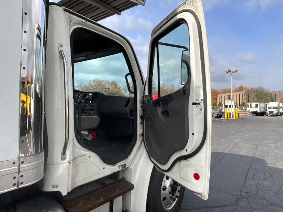 Refrigerated Truck-Light and Medium Duty Trucks-Freightliner-2019-M2-Reading-PA-384,065\n\t\tmiles-$ 21,250 - Image 19