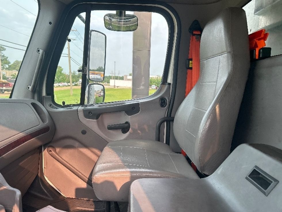 Refrigerated Truck-Light and Medium Duty Trucks-Freightliner-2019-M2-Richland-MS-352,063\n\t\tmiles-$ 35,000 - Image 19