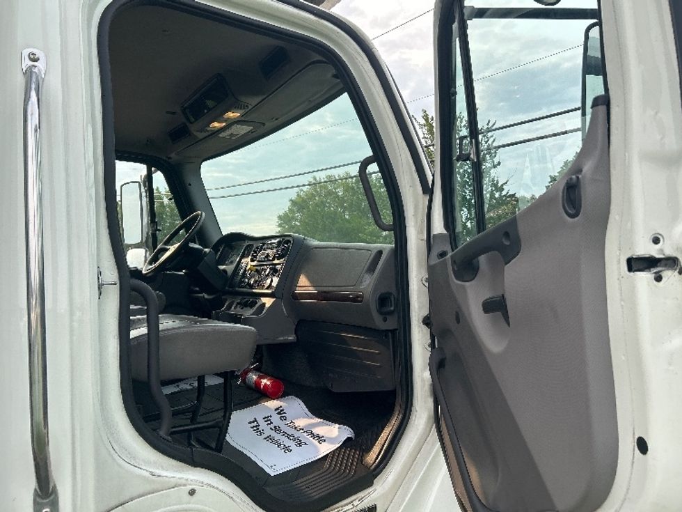 Refrigerated Truck-Light and Medium Duty Trucks-Freightliner-2019-M2-Richland-MS-352,063\n\t\tmiles-$ 35,000 - Image 20