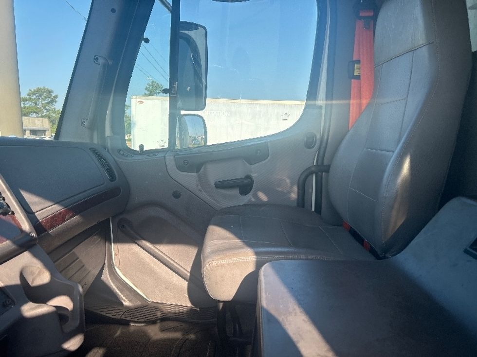 Refrigerated Truck-Light and Medium Duty Trucks-Freightliner-2019-M2-Richland-MS-360,396\n\t\tmiles-$ 35,750 - Image 19