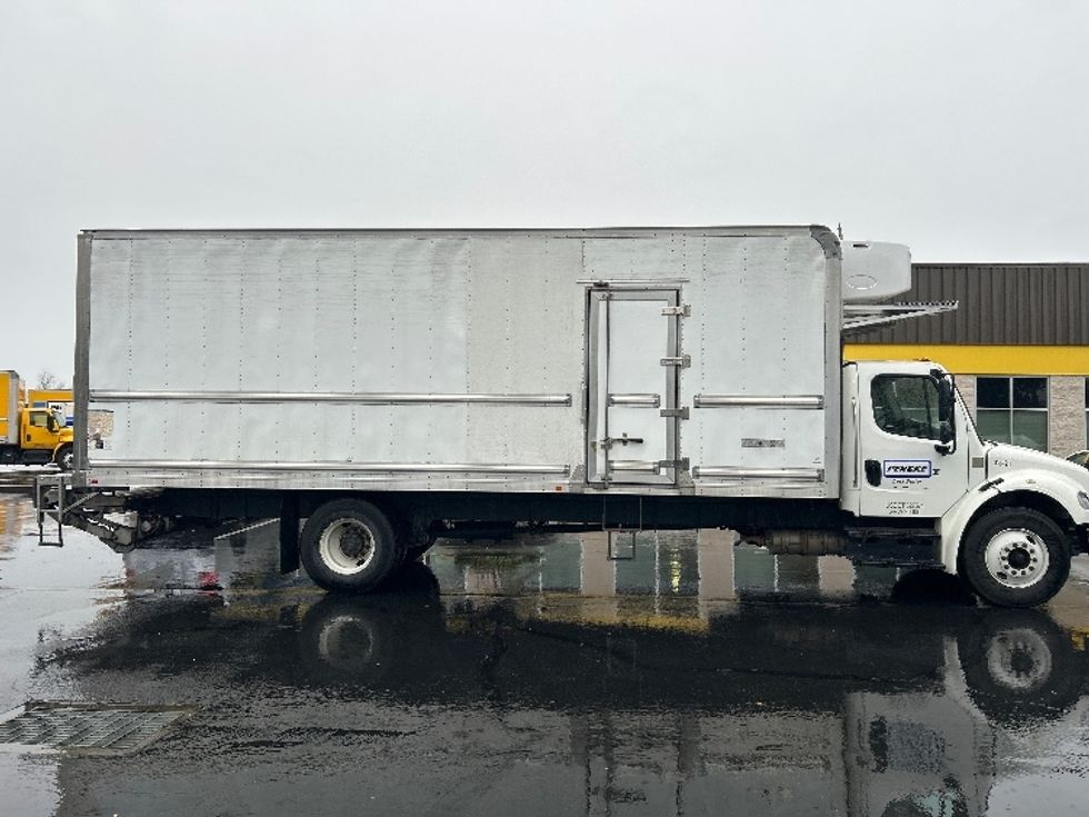 Refrigerated Truck-Light and Medium Duty Trucks-Freightliner-2019-M2-Sacramento-CA-186,457\n\t\tmiles-$ 57,250 - Image 15