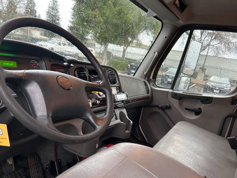Refrigerated Truck-Light and Medium Duty Trucks-Freightliner-2019-M2-Sacramento-CA-186,457\n\t\tmiles-$ 57,250 - Image 17