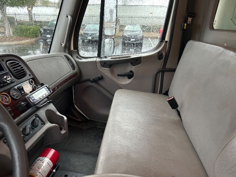Refrigerated Truck-Light and Medium Duty Trucks-Freightliner-2019-M2-Sacramento-CA-186,457\n\t\tmiles-$ 57,250 - Image 19
