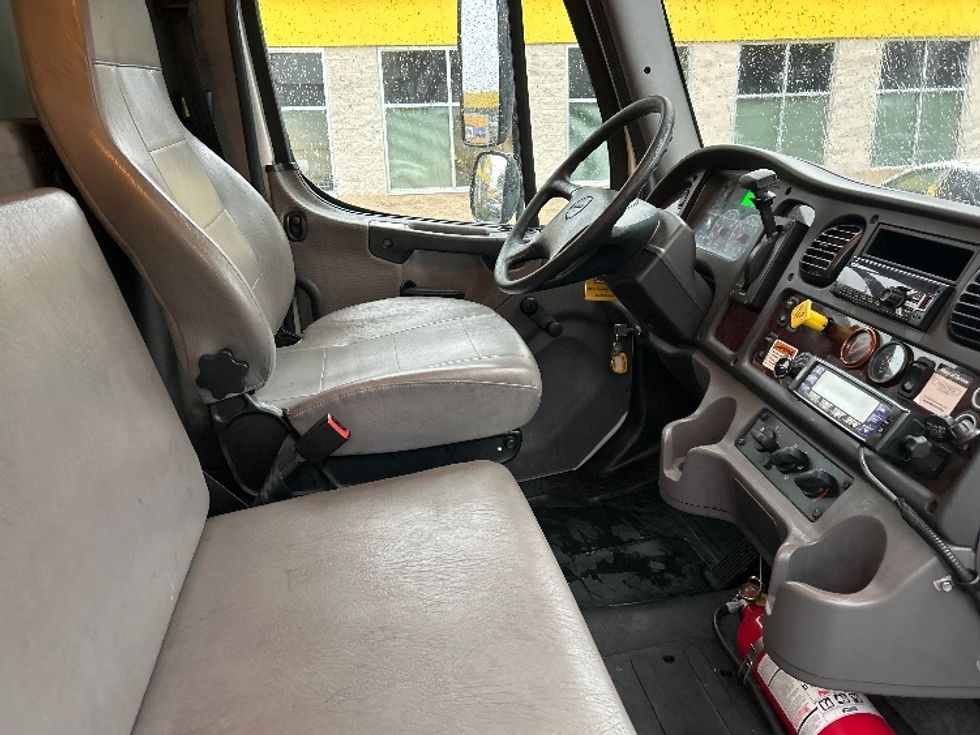 Refrigerated Truck-Light and Medium Duty Trucks-Freightliner-2019-M2-Sacramento-CA-186,457\n\t\tmiles-$ 57,250 - Image 22