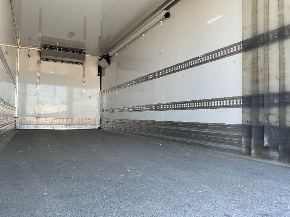 Refrigerated Truck-Light and Medium Duty Trucks-Freightliner-2019-M2-Saint Laurent-PQ-206,573\n\t\tkm-$ 72,250 - Image 12