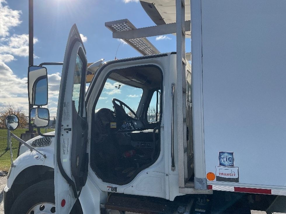 Refrigerated Truck-Light and Medium Duty Trucks-Freightliner-2019-M2-Saint Laurent-PQ-206,573\n\t\tkm-$ 72,250 - Image 16
