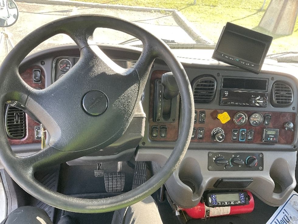 Refrigerated Truck-Light and Medium Duty Trucks-Freightliner-2019-M2-Saint Laurent-PQ-206,573\n\t\tkm-$ 72,250 - Image 18