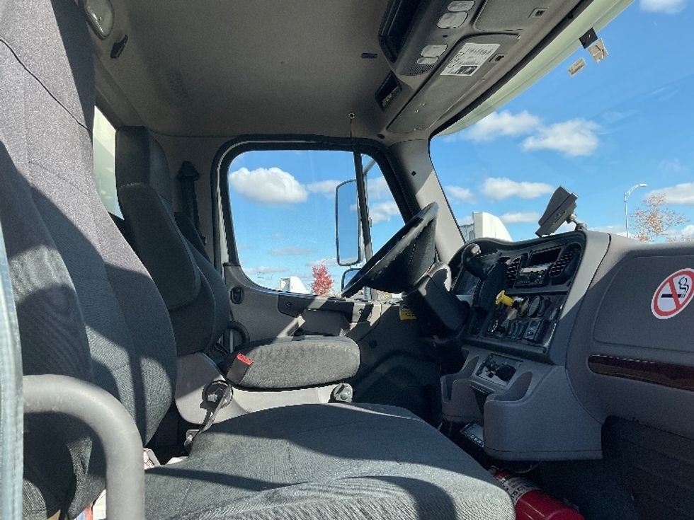 Refrigerated Truck-Light and Medium Duty Trucks-Freightliner-2019-M2-Saint Laurent-PQ-206,573\n\t\tkm-$ 72,250 - Image 22