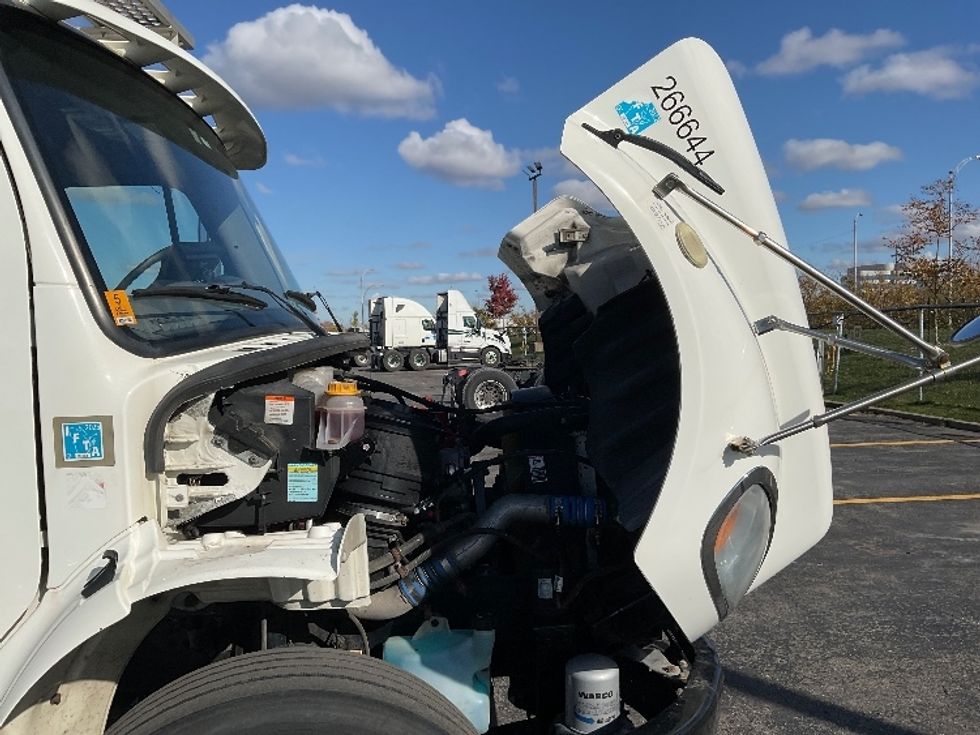 Refrigerated Truck-Light and Medium Duty Trucks-Freightliner-2019-M2-Saint Laurent-PQ-206,573\n\t\tkm-$ 72,250 - Image 23