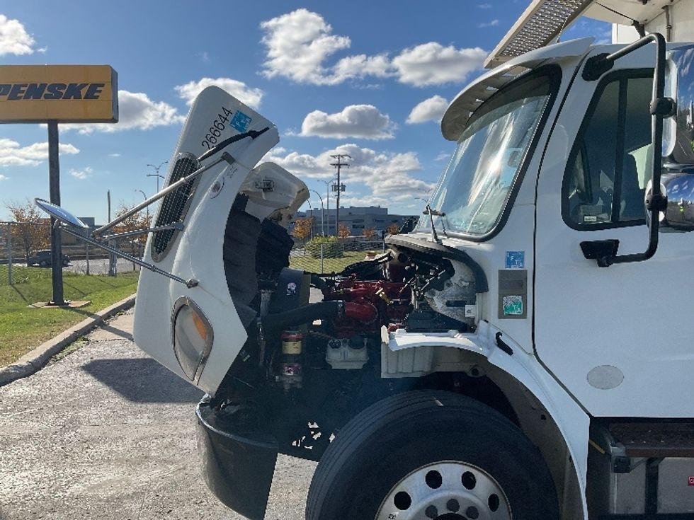 Refrigerated Truck-Light and Medium Duty Trucks-Freightliner-2019-M2-Saint Laurent-PQ-206,573\n\t\tkm-$ 72,250 - Image 24