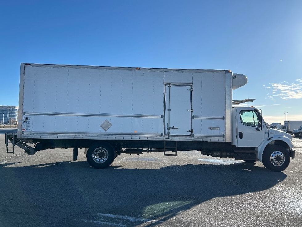 Refrigerated Truck-Light and Medium Duty Trucks-Freightliner-2019-M2-Saint Laurent-PQ-221,275\n\t\tkm-$ 72,000 - Image 15