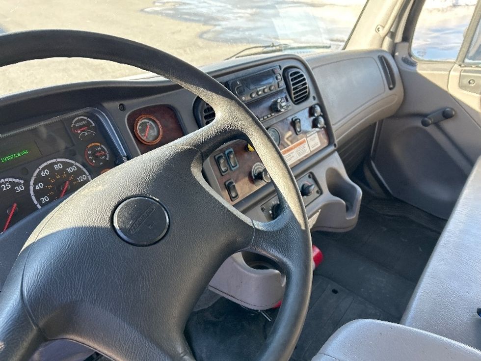 Refrigerated Truck-Light and Medium Duty Trucks-Freightliner-2019-M2-Saint Laurent-PQ-221,275\n\t\tkm-$ 72,000 - Image 17