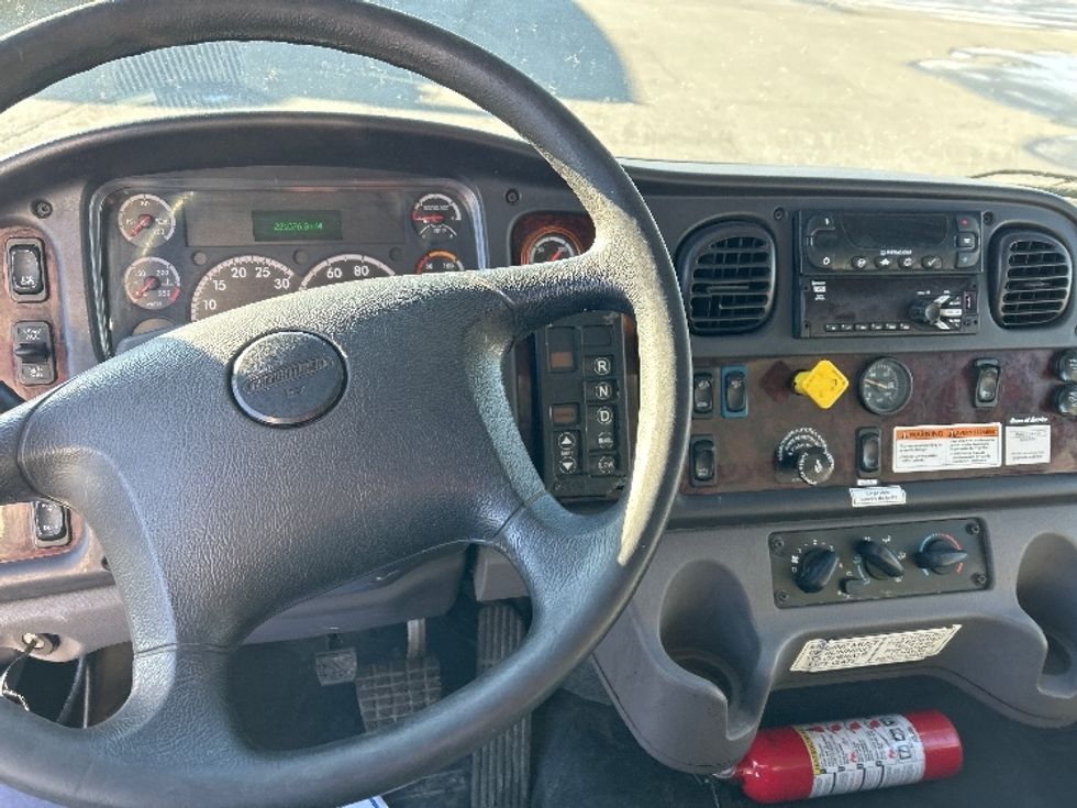 Refrigerated Truck-Light and Medium Duty Trucks-Freightliner-2019-M2-Saint Laurent-PQ-221,275\n\t\tkm-$ 72,000 - Image 18