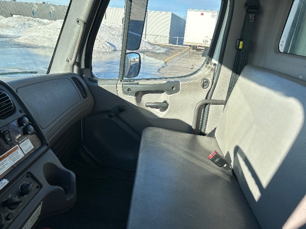 Refrigerated Truck-Light and Medium Duty Trucks-Freightliner-2019-M2-Saint Laurent-PQ-221,275\n\t\tkm-$ 72,000 - Image 19