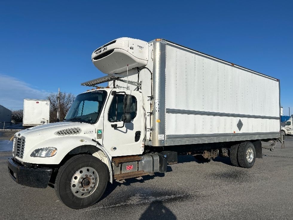 Refrigerated Truck-Light and Medium Duty Trucks-Freightliner-2019-M2-Saint Laurent-PQ-221,275\n\t\tkm-$ 72,000 - Image 3