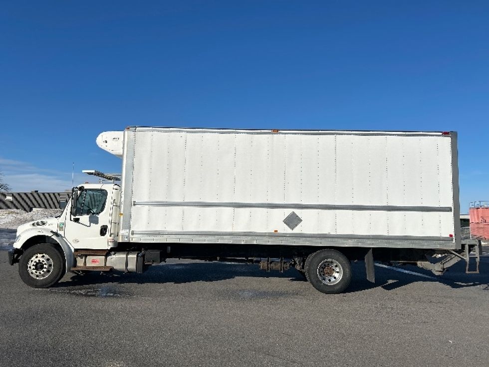 Refrigerated Truck-Light and Medium Duty Trucks-Freightliner-2019-M2-Saint Laurent-PQ-221,275\n\t\tkm-$ 72,000 - Image 4