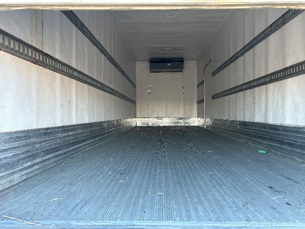 Refrigerated Truck-Light and Medium Duty Trucks-Freightliner-2019-M2-Saint Laurent-PQ-221,275\n\t\tkm-$ 72,000 - Image 8