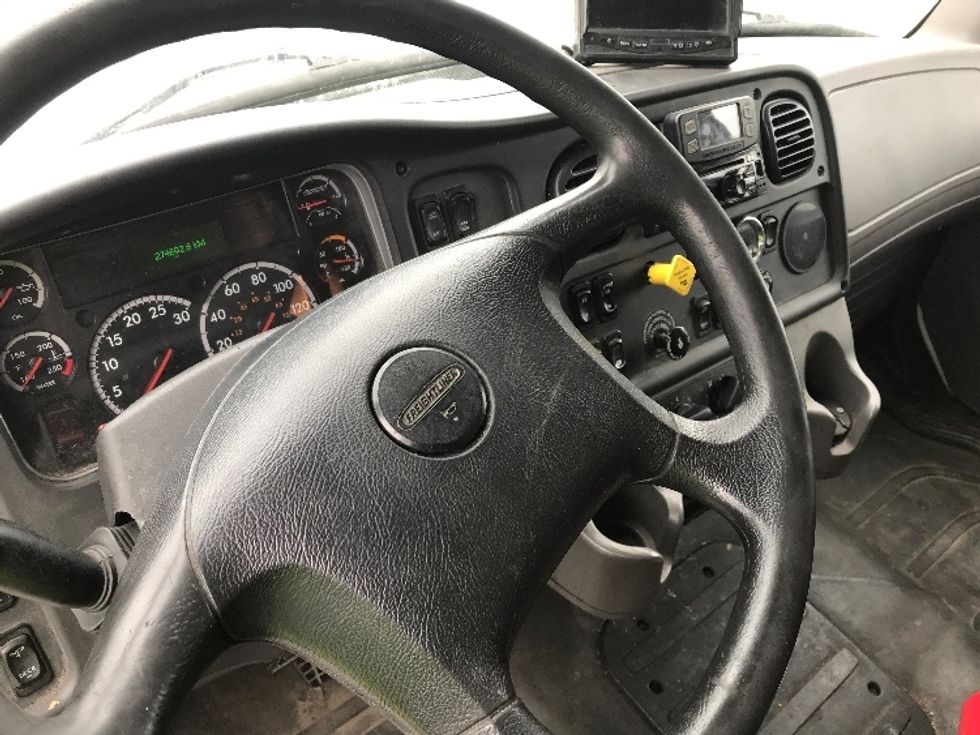 Refrigerated Truck-Light and Medium Duty Trucks-Freightliner-2019-M2-Saint Laurent-PQ-274,692\n\t\tkm-$ 58,250 - Image 17