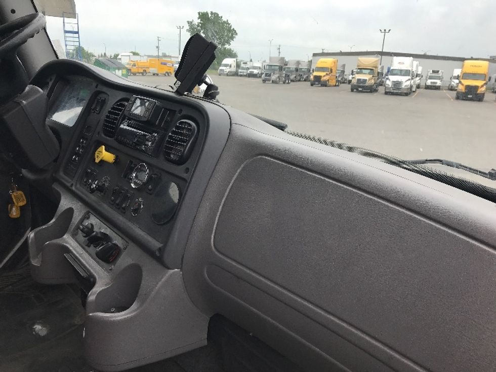 Refrigerated Truck-Light and Medium Duty Trucks-Freightliner-2019-M2-Saint Laurent-PQ-274,692\n\t\tkm-$ 58,250 - Image 20