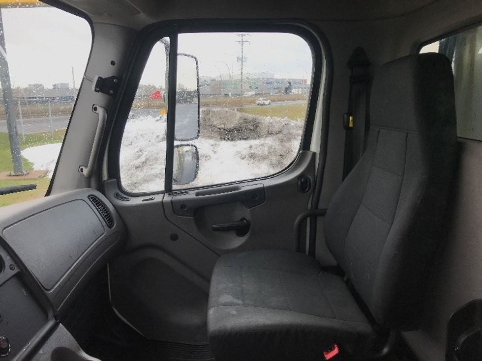 Refrigerated Truck-Light and Medium Duty Trucks-Freightliner-2019-M2-Saint Laurent-PQ-405,192\n\t\tkm-$ 41,500 - Image 17