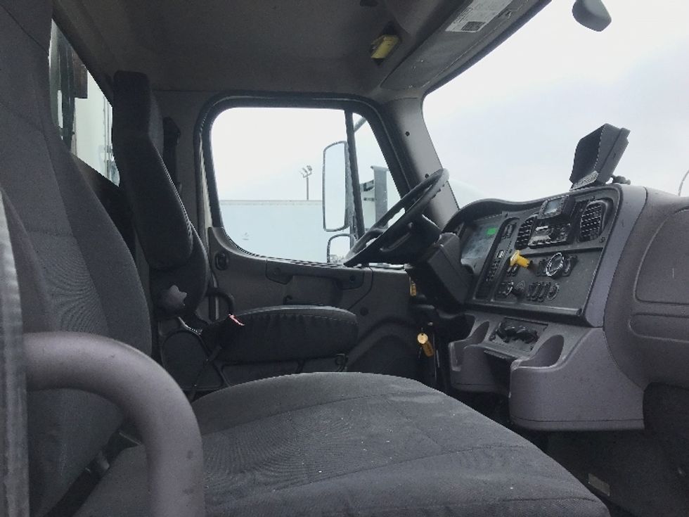 Refrigerated Truck-Light and Medium Duty Trucks-Freightliner-2019-M2-Saint Laurent-PQ-405,192\n\t\tkm-$ 41,500 - Image 20