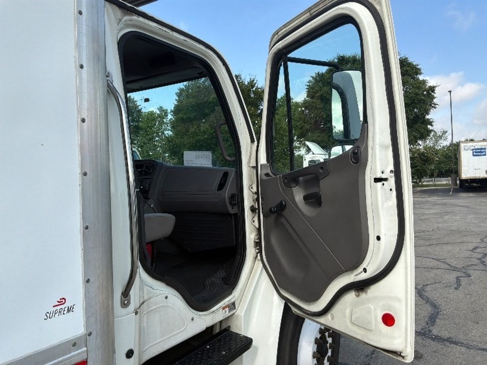 Refrigerated Truck-Light and Medium Duty Trucks-Freightliner-2019-M2-San Antonio-TX-242,932\n\t\tmiles-$ 32,000 - Image 20