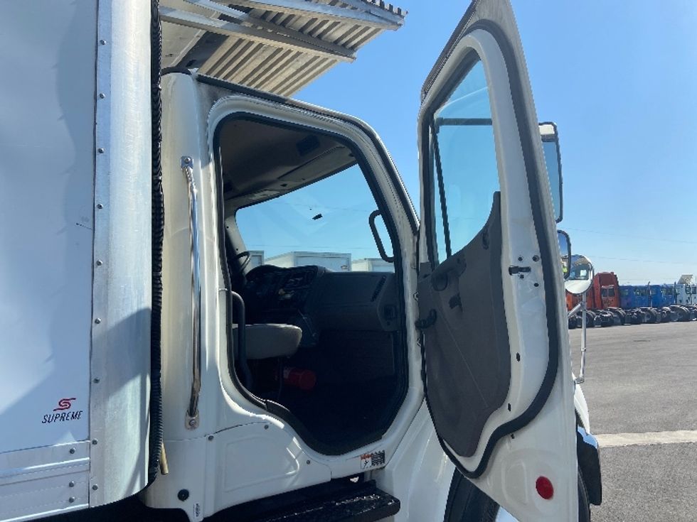 Refrigerated Truck-Light and Medium Duty Trucks-Freightliner-2019-M2-San Antonio-TX-256,011\n\t\tmiles-$ 30,750 - Image 18