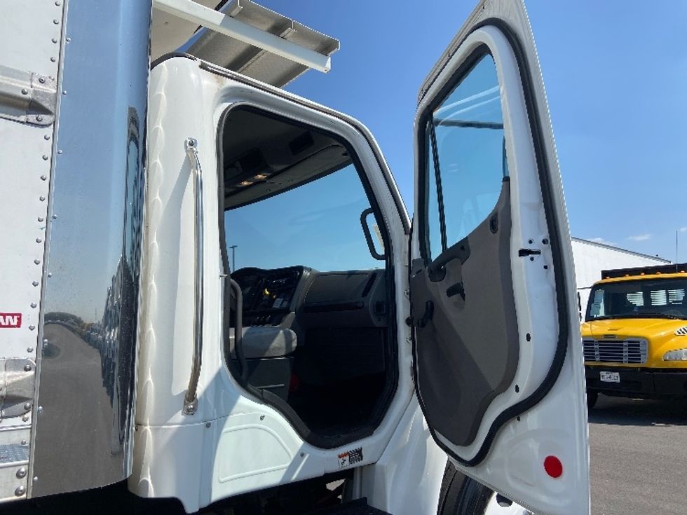 Refrigerated Truck-Light and Medium Duty Trucks-Freightliner-2019-M2-San Antonio-TX-64,001\n\t\tmiles-$ 55,000 - Image 20