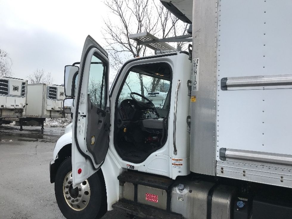 Refrigerated Truck-Light and Medium Duty Trucks-Freightliner-2019-M2-Scarborough-ON-282,456\n\t\tkm-$ 66,250 - Image 16