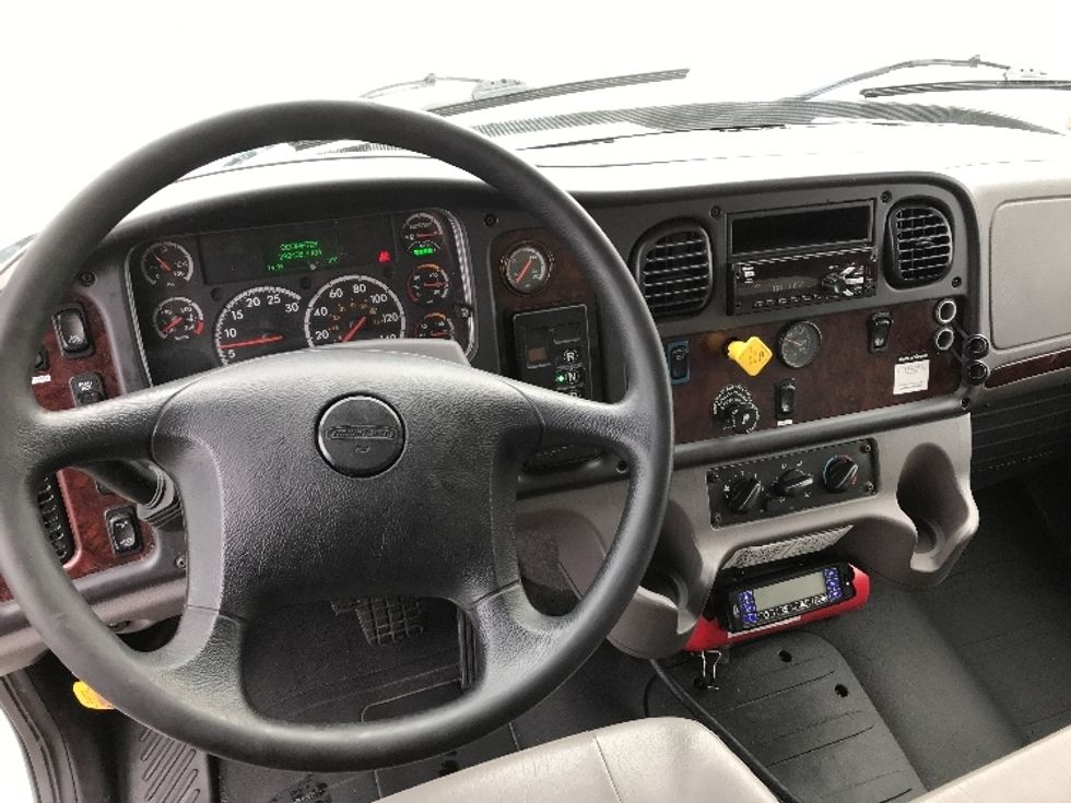 Refrigerated Truck-Light and Medium Duty Trucks-Freightliner-2019-M2-Scarborough-ON-282,456\n\t\tkm-$ 66,250 - Image 18