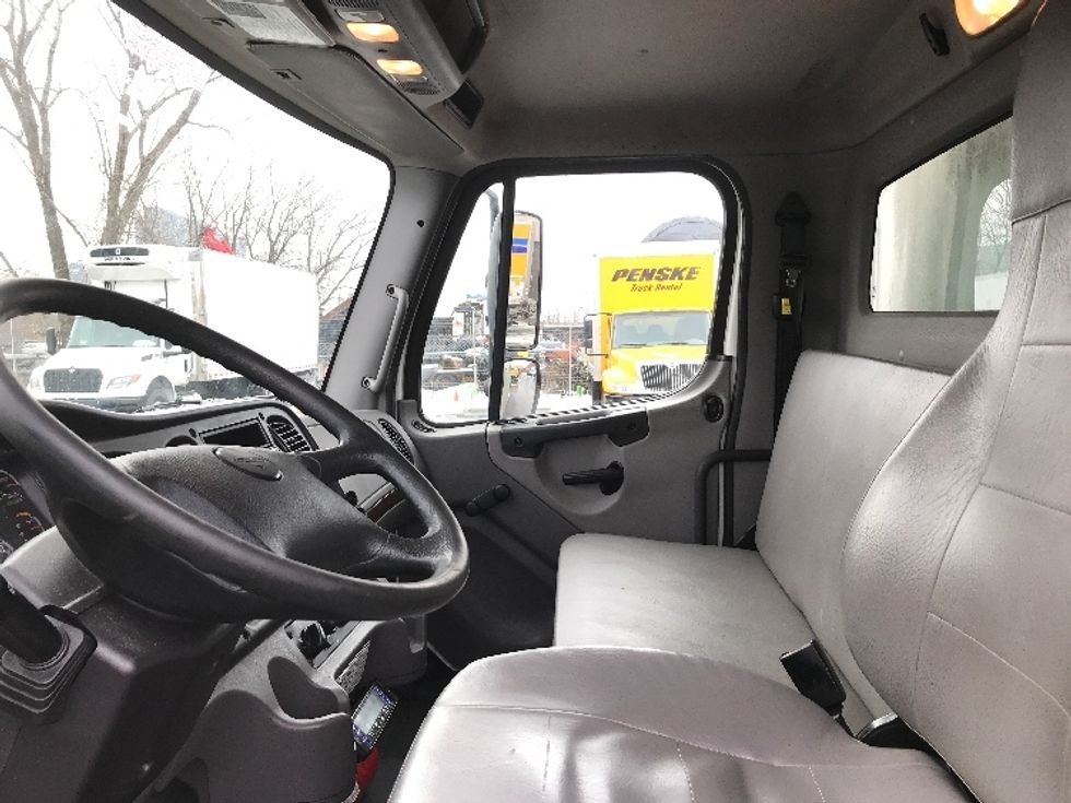 Refrigerated Truck-Light and Medium Duty Trucks-Freightliner-2019-M2-Scarborough-ON-282,456\n\t\tkm-$ 66,250 - Image 19