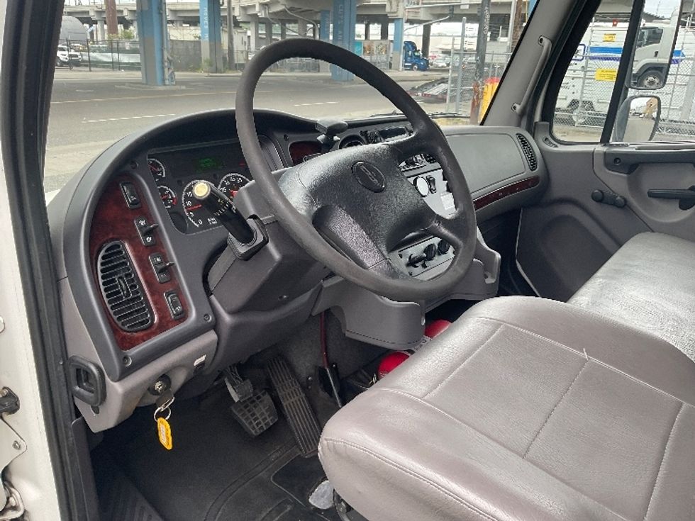 Refrigerated Truck-Light and Medium Duty Trucks-Freightliner-2019-M2-Seattle-WA-161,722\n\t\tmiles-$ 63,500 - Image 17