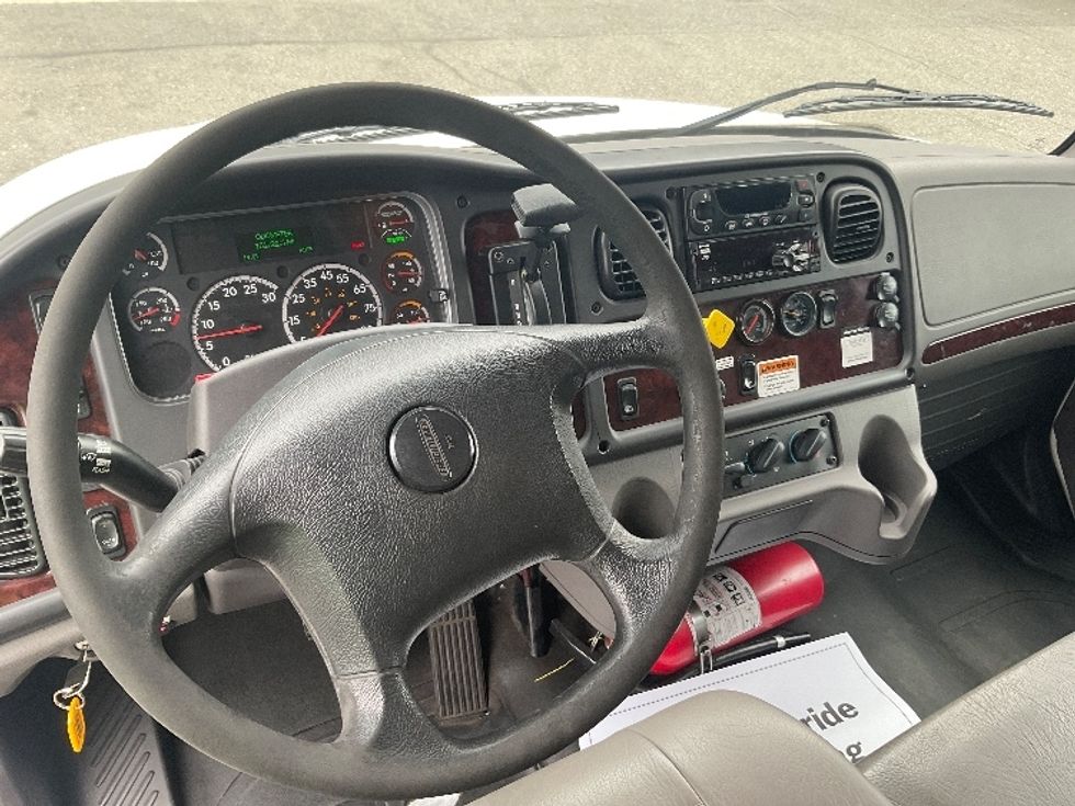 Refrigerated Truck-Light and Medium Duty Trucks-Freightliner-2019-M2-Seattle-WA-161,722\n\t\tmiles-$ 63,500 - Image 18