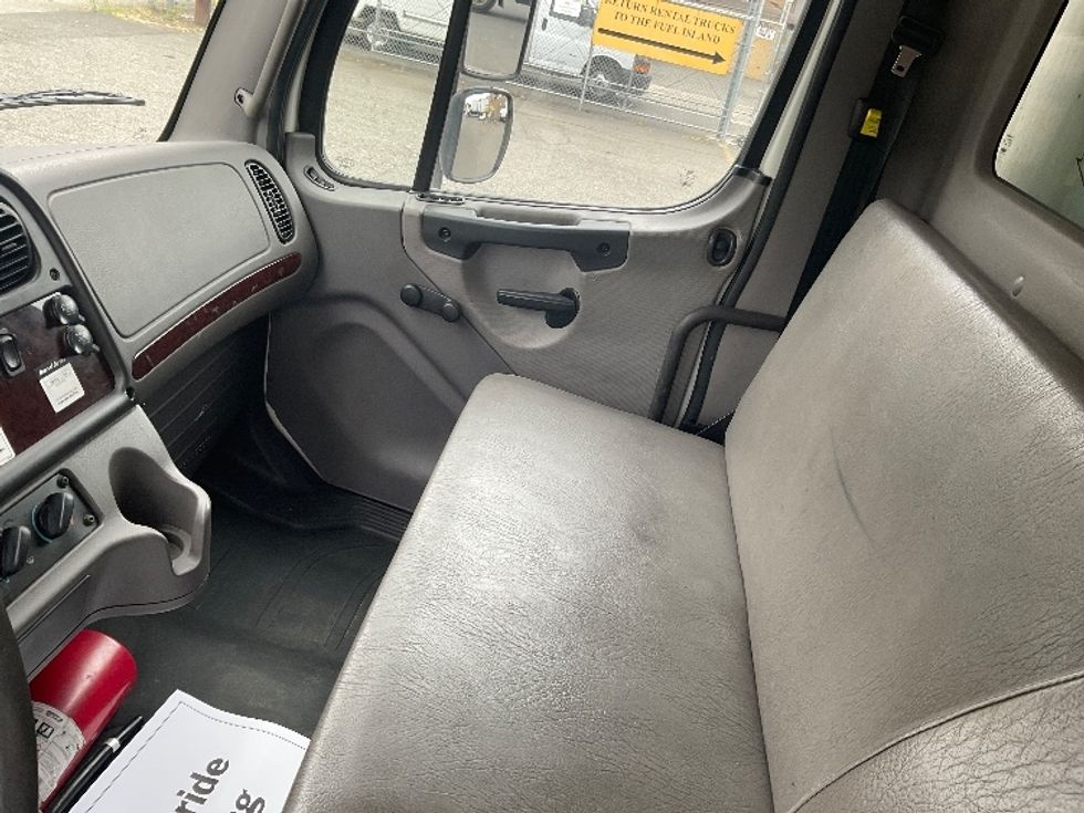 Refrigerated Truck-Light and Medium Duty Trucks-Freightliner-2019-M2-Seattle-WA-161,722\n\t\tmiles-$ 63,500 - Image 19