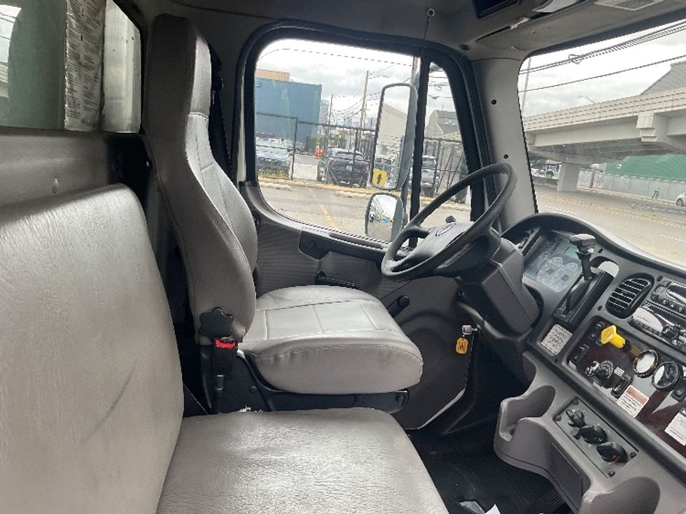 Refrigerated Truck-Light and Medium Duty Trucks-Freightliner-2019-M2-Seattle-WA-161,722\n\t\tmiles-$ 63,500 - Image 22