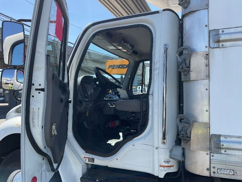 Refrigerated Truck-Light and Medium Duty Trucks-Freightliner-2019-M2-Seattle-WA-93,294\n\t\tmiles-$ 69,250 - Image 16