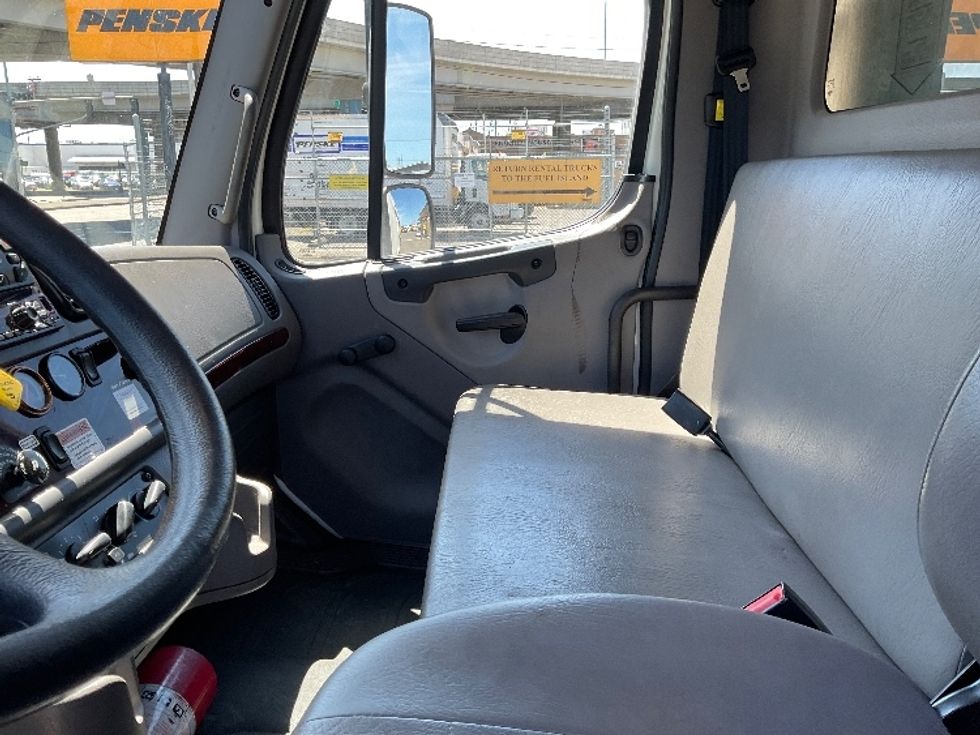 Refrigerated Truck-Light and Medium Duty Trucks-Freightliner-2019-M2-Seattle-WA-93,294\n\t\tmiles-$ 69,250 - Image 19