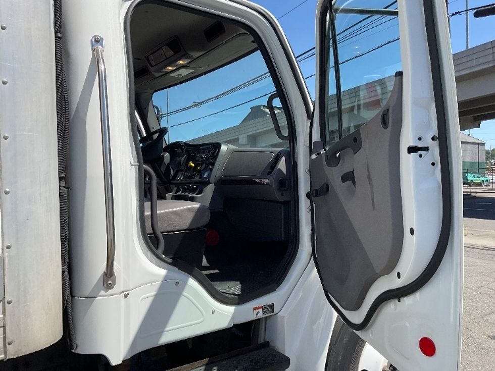Refrigerated Truck-Light and Medium Duty Trucks-Freightliner-2019-M2-Seattle-WA-93,294\n\t\tmiles-$ 69,250 - Image 20