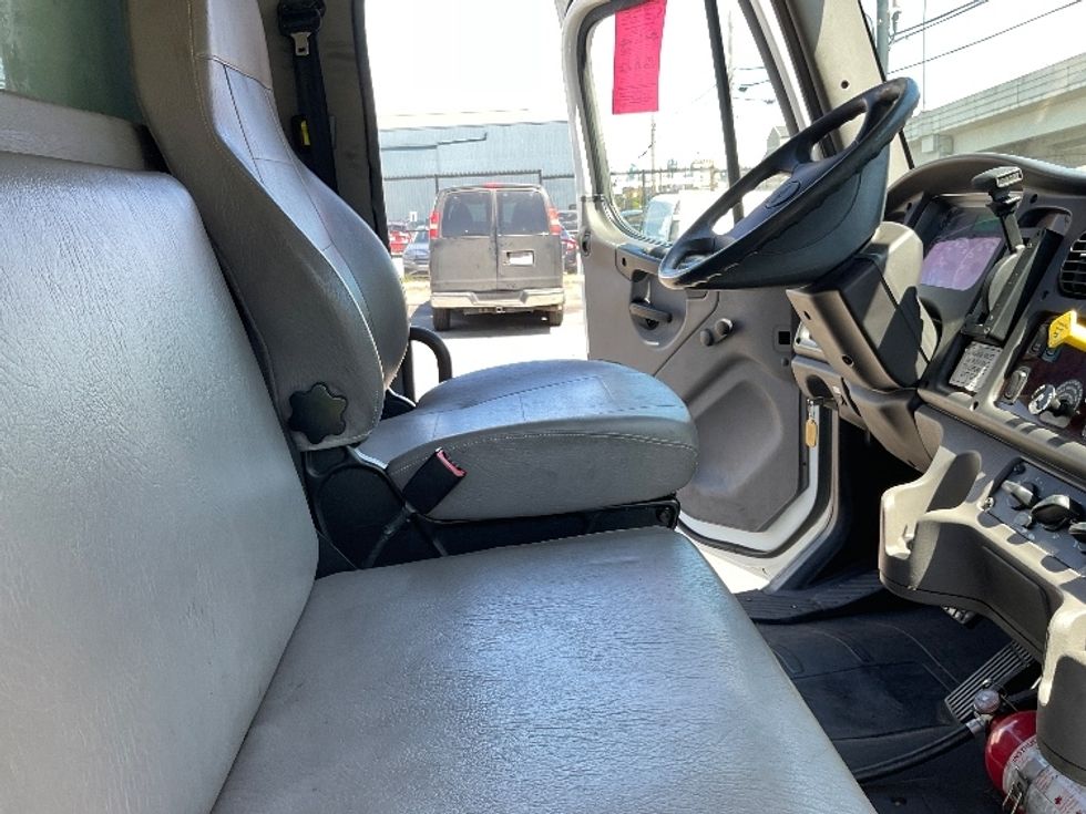 Refrigerated Truck-Light and Medium Duty Trucks-Freightliner-2019-M2-Seattle-WA-93,294\n\t\tmiles-$ 69,250 - Image 22