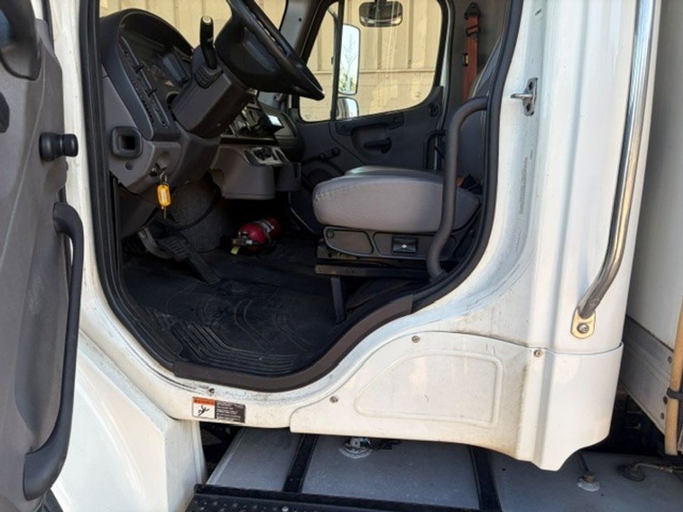 Refrigerated Truck-Light and Medium Duty Trucks-Freightliner-2019-M2-Shreveport-LA-190,448\n\t\tmiles-$ 66,250 - Image 11