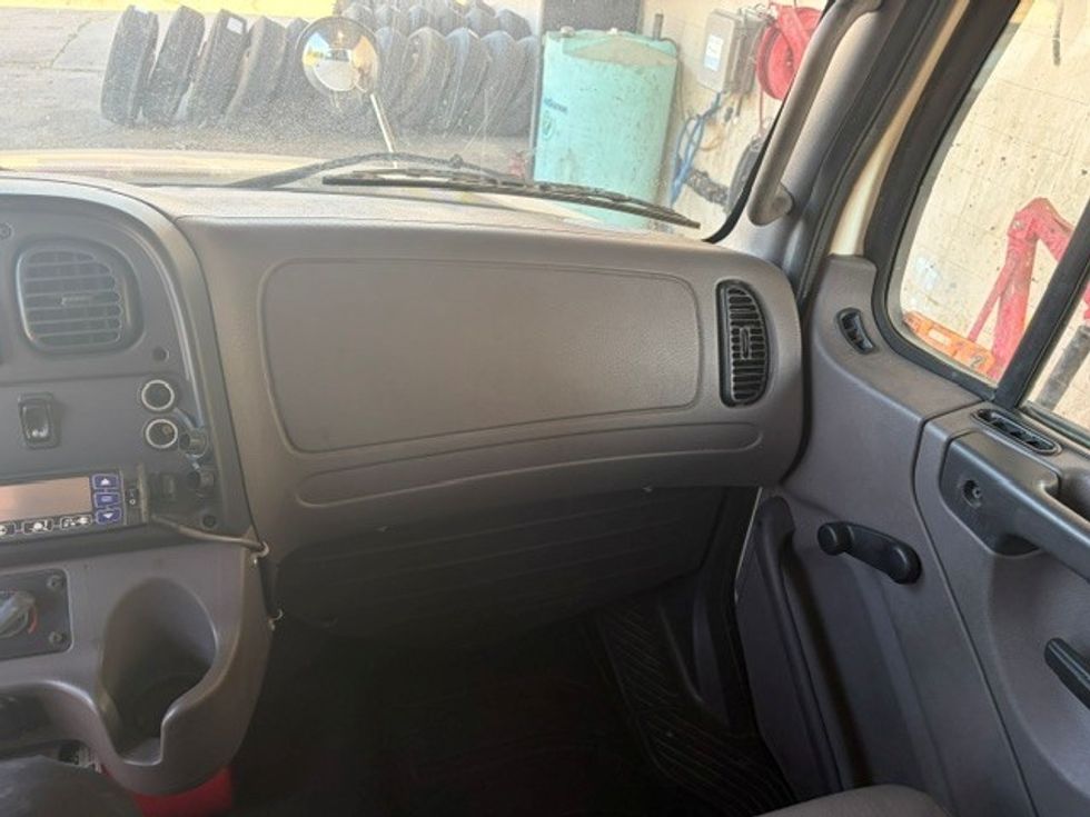 Refrigerated Truck-Light and Medium Duty Trucks-Freightliner-2019-M2-Shreveport-LA-190,448\n\t\tmiles-$ 66,250 - Image 16
