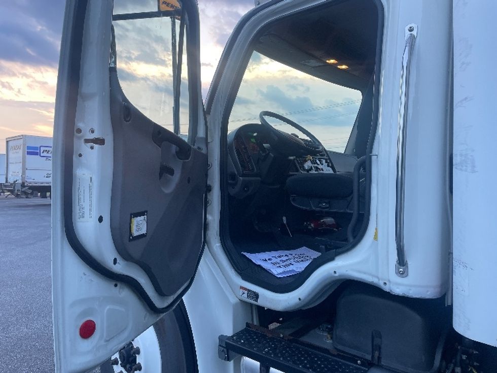 Refrigerated Truck-Light and Medium Duty Trucks-Freightliner-2019-M2-Spartanburg-SC-114,303\n\t\tmiles-$ 52,000 - Image 16