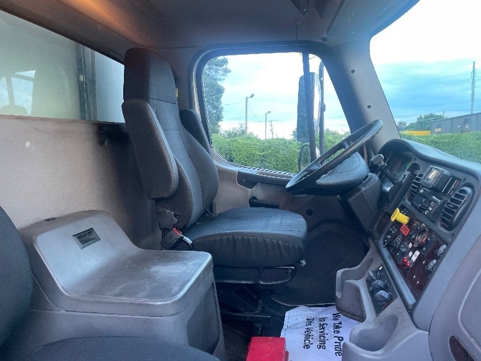 Refrigerated Truck-Light and Medium Duty Trucks-Freightliner-2019-M2-Spartanburg-SC-114,303\n\t\tmiles-$ 52,000 - Image 22